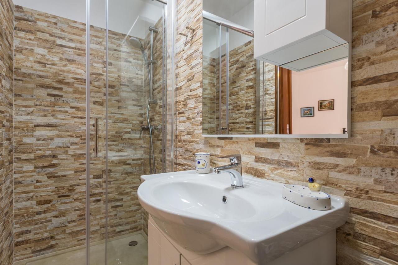 Apartment Lanterna Veneziana โรวีน ภายนอก รูปภาพ