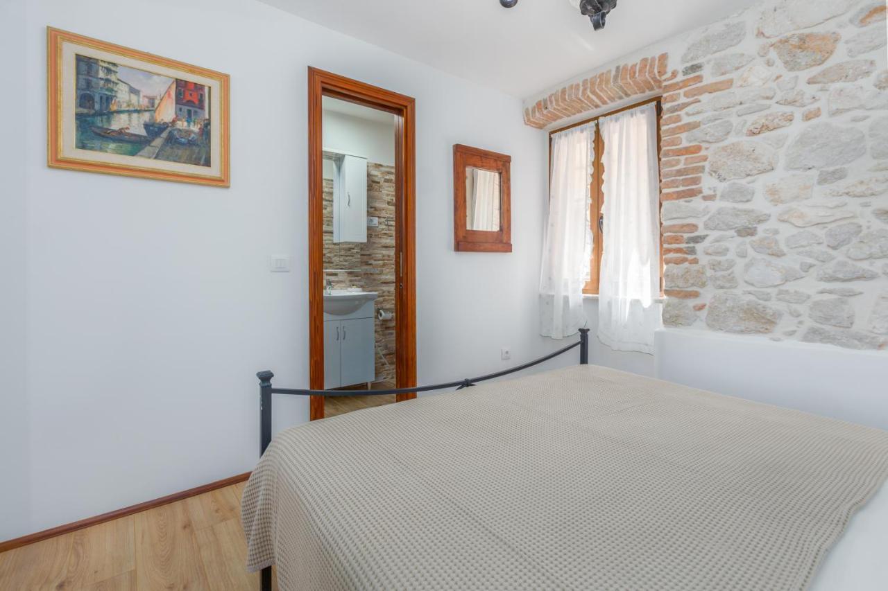 Apartment Lanterna Veneziana โรวีน ภายนอก รูปภาพ