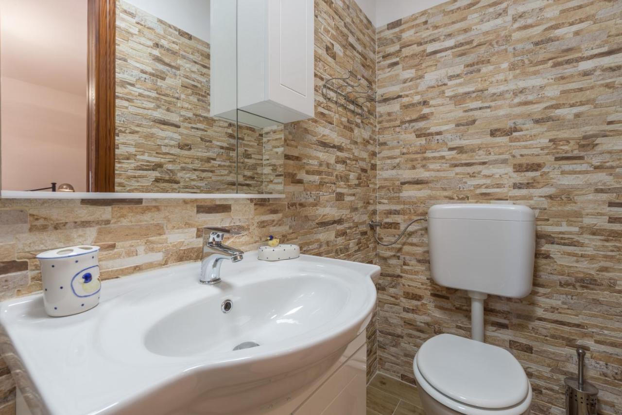 Apartment Lanterna Veneziana โรวีน ภายนอก รูปภาพ
