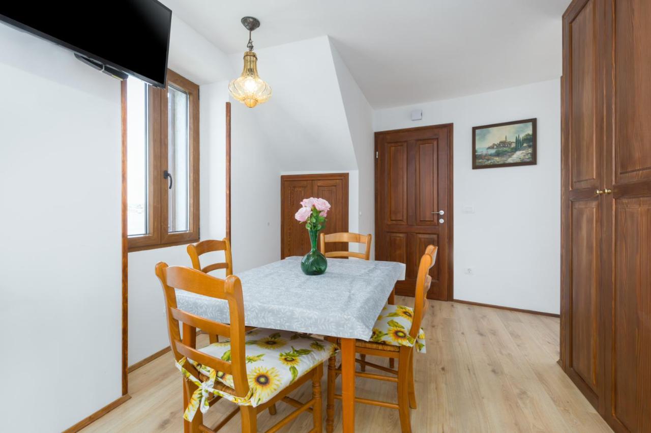 Apartment Lanterna Veneziana โรวีน ภายนอก รูปภาพ