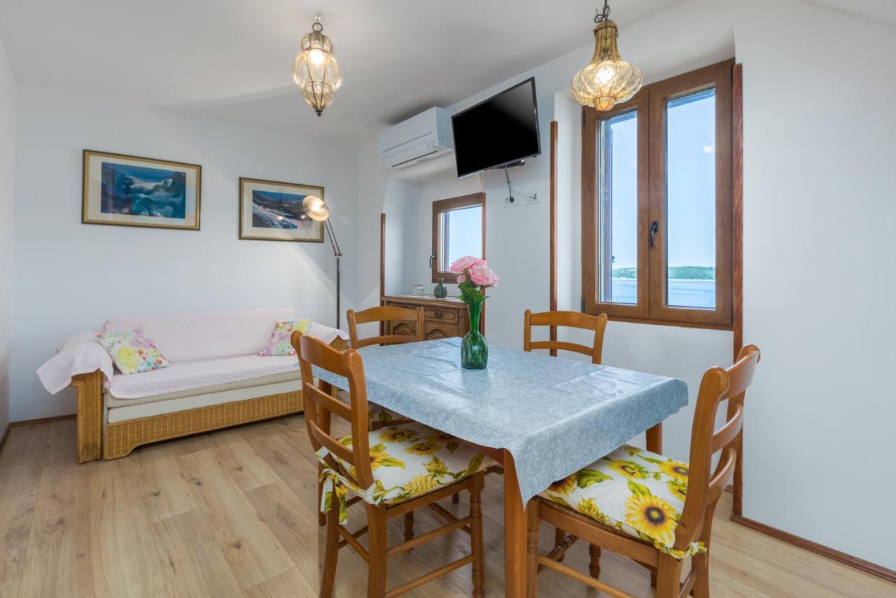 Apartment Lanterna Veneziana โรวีน ภายนอก รูปภาพ